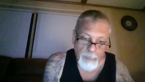 Snapshot of laidbackluxury chatting on 06/08/26, 01:50 laidbackluxury online show from 06/08/26, 01:50