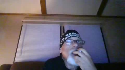 Snapshot of laidbackluxury chatting on 06/23/26, 03:48 laidbackluxury online show from 06/23/26, 03:48