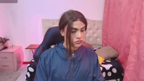 Camila online show from 11/06/25, 04:02