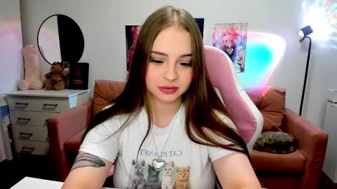 Kira online show from 09/25/25, 07:50