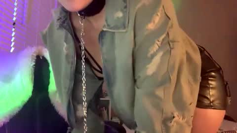 Snapshot of laineylifts chatting on 01/11/26, 10:59 Lainey online show from 01/11/26, 10:59