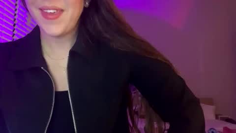 Snapshot of laineylifts chatting on 01/19/26, 01:20 Lainey online show from 01/19/26, 01:20