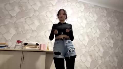 Luna online show from 09/22/25, 03:14