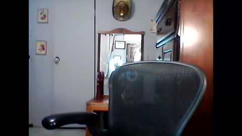 Snapshot of lakewood4523 chatting on 09/19/25, 04:14 Carlosss online show from 09/19/25, 04:14