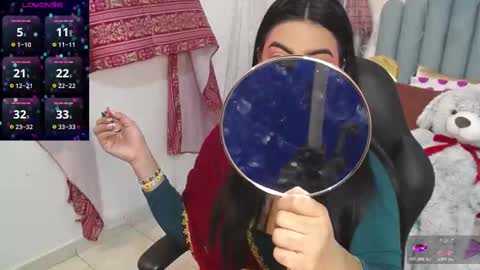 Laskhmirani online show from 11/22/25, 11:42