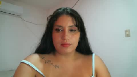 Snapshot of lala_gomez01 chatting on 01/28/25, 05:14 laura gomez online show from 01/28/25, 05:14