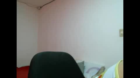Snapshot of lala_gomez01 chatting on 02/17/25, 04:37 laura gomez online show from 02/17/25, 04:37
