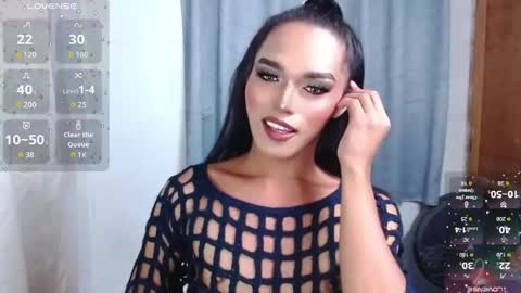 Snapshot of lala_moves chatting on 05/10/26, 01:27 Joxie online show from 05/10/26, 01:27