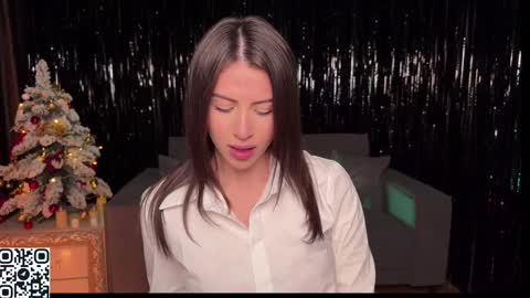 Snapshot of lallebi chatting on 01/06/25, 12:37 Ellina online show from 01/06/25, 12:37