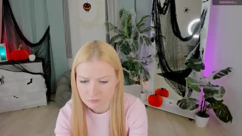 Laly online show from 10/20/25, 03:56