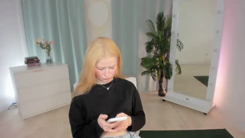 Laly online show from 06/16/26, 11:57