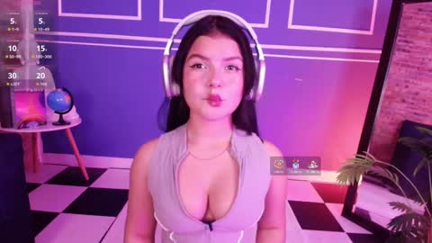 Snapshot of lana_beket_ chatting on 10/18/25, 11:11 Lana online show from 10/18/25, 11:11