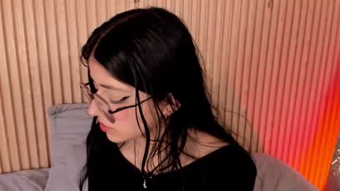 ... .          . ... online show from 12/19/25, 01:51