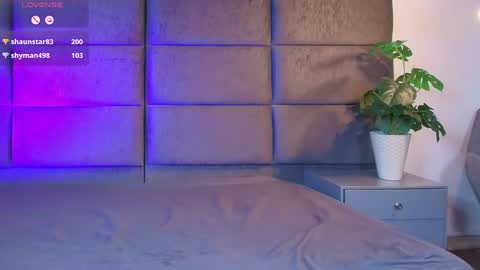 valentino moon online show from 04/21/26, 01:42