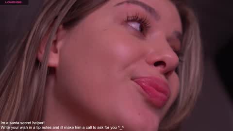 Snapshot of lana_rosy chatting on 12/26/24, 08:50 Alana online show from 12/26/24, 08:50