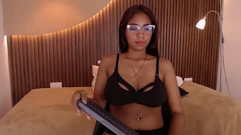Snapshot of lana_starlet chatting on 02/19/25, 12:35 katiuska online show from 02/19/25, 12:35