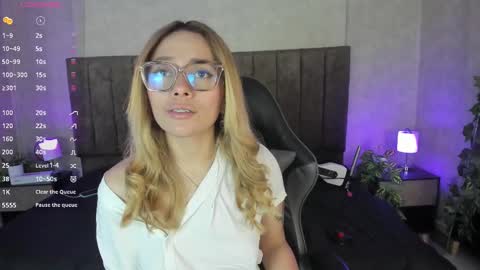 Lana online show from 10/30/25, 05:42