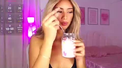 Snapshot of lanadel_hilton chatting on 09/18/25, 08:22 Lana online show from 09/18/25, 08:22