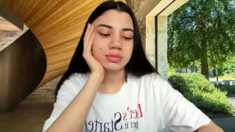 Snapshot of lanalandd chatting on 09/11/25, 10:04 Lana online show from 09/11/25, 10:04