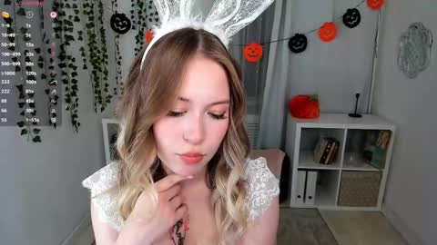 Lana online show from 10/31/25, 02:18