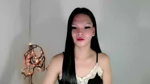 lanawyatt_ online show from 11/13/25, 06:40