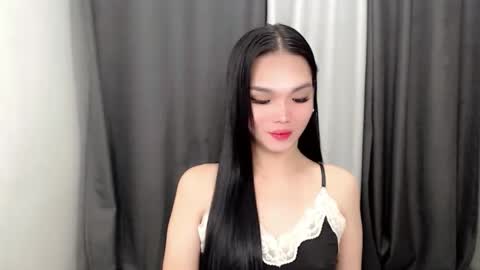 lanawyatt_ online show from 12/01/25, 11:59