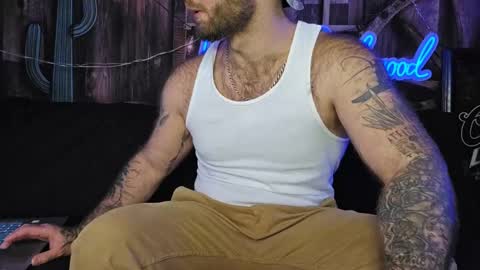 Snapshot of lancehardwood222 chatting on 12/04/24, 05:16 LANCE online show from 12/04/24, 05:16