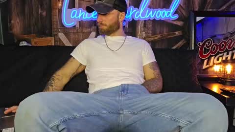 Snapshot of lancehardwood222 chatting on 03/09/25, 02:07 LANCE online show from 03/09/25, 02:07