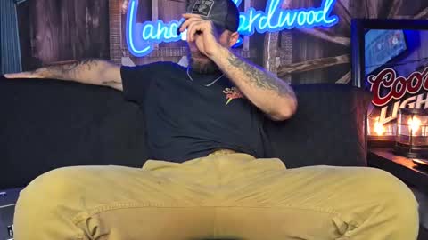 Snapshot of lancehardwood222 chatting on 10/03/25, 12:18 LANCE online show from 10/03/25, 12:18