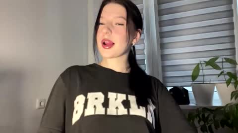 Sarah online show from 02/17/26, 02:13