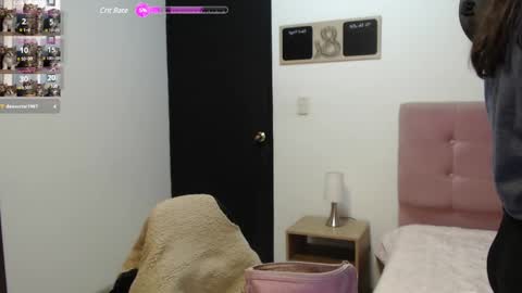Snapshot of lanna_mills chatting on 01/22/25, 01:11 Lanna online show from 01/22/25, 01:11