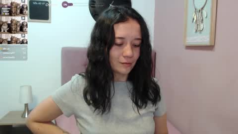 Snapshot of lanna_mills chatting on 01/30/25, 04:45 Lanna online show from 01/30/25, 04:45