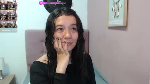 Snapshot of lanna_mills chatting on 02/12/25, 01:37 Lanna online show from 02/12/25, 01:37