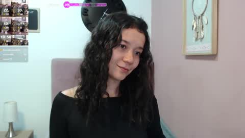 Snapshot of lanna_mills chatting on 02/12/25, 04:44 Lanna online show from 02/12/25, 04:44