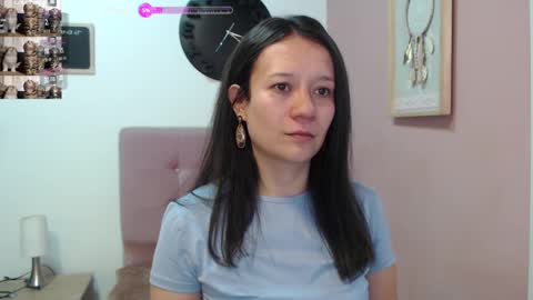 Snapshot of lanna_mills chatting on 02/17/25, 01:32 Lanna online show from 02/17/25, 01:32