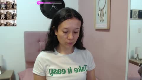 Snapshot of lanna_mills chatting on 02/24/25, 01:10 Lanna online show from 02/24/25, 01:10