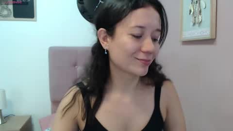 Snapshot of lanna_mills chatting on 02/26/25, 04:24 Lanna online show from 02/26/25, 04:24