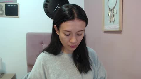 Snapshot of lanna_mills chatting on 02/27/25, 01:28 Lanna online show from 02/27/25, 01:28