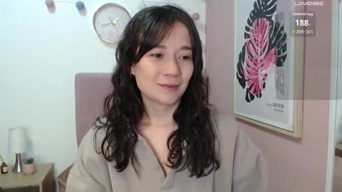 Snapshot of lanna_mills chatting on 10/15/25, 01:44 Lanna online show from 10/15/25, 01:44
