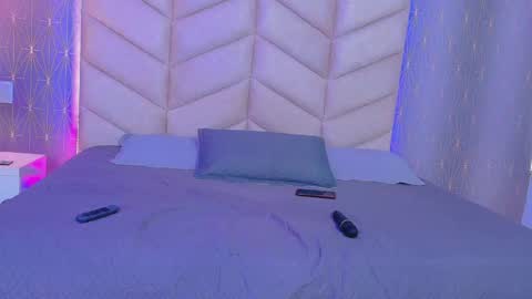 L A N N A ---- online show from 10/20/25, 02:17