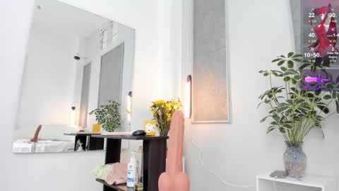 Lanna miley Russo  online show from 12/22/25, 11:51