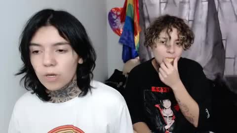 Snapshot of lannie_gonzales chatting on 12/29/24, 08:04 LANNIE   online show from 12/29/24, 08:04