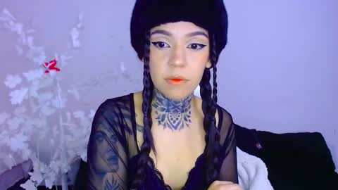 Snapshot of lannie_gonzales chatting on 10/08/25, 04:04 LANNIE   online show from 10/08/25, 04:04