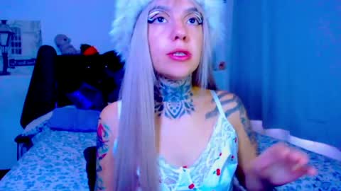Snapshot of lannie_gonzaless chatting on 05/23/26, 02:10 LANNIE Special show when it reaches 10000 flowers online show from 05/23/26, 02:10