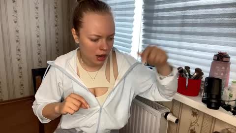 Hello My name is Lola online show from 04/01/26, 11:44