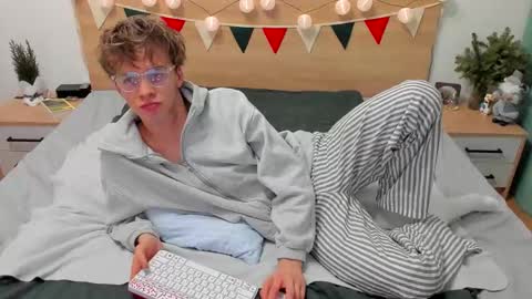 Fandi online show from 01/08/25, 04:11