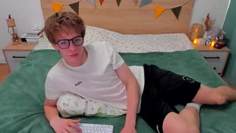 Fandi online show from 09/30/25, 06:40