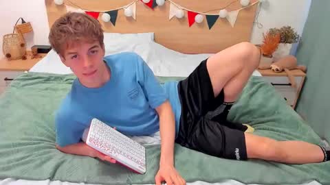 Fandi online show from 11/18/25, 07:24