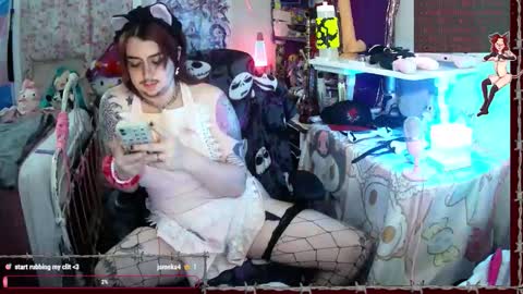Snapshot of lapdoghellhound chatting on 10/22/25, 04:35 FtMhellhound online show from 10/22/25, 04:35