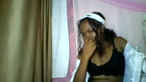Snapshot of lara_belle chatting on 05/07/26, 08:25 lara_belle online show from 05/07/26, 08:25